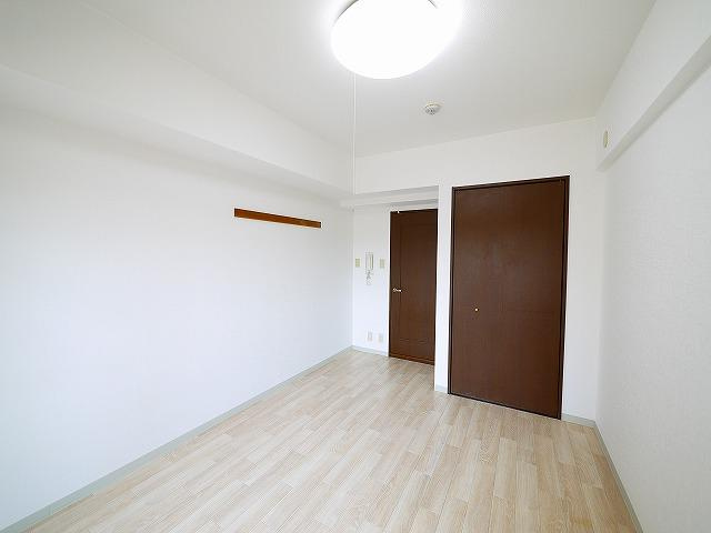 シティパレス富雄北の寝室|広くて明るい寝室