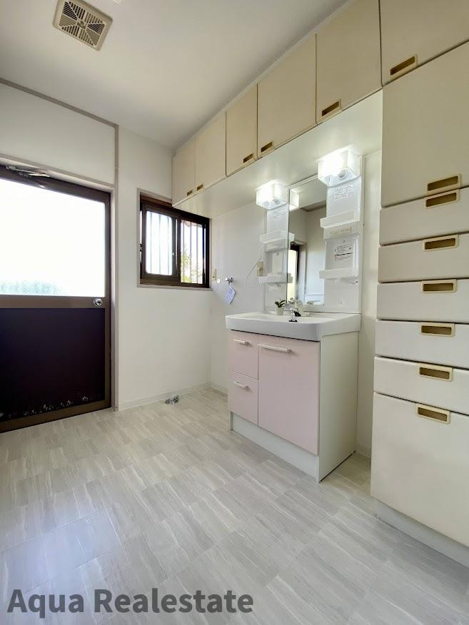 東かがわ市三本松　リノベ住宅の独立洗面台|朝の身支度には欠かせない独立洗面化粧台