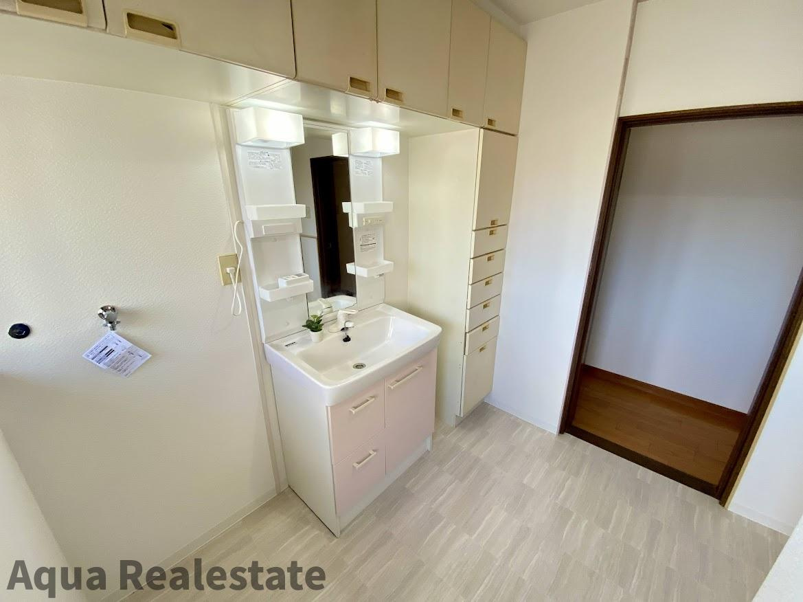 東かがわ市三本松　リノベ住宅の独立洗面台|朝の身支度には欠かせない独立洗面化粧台