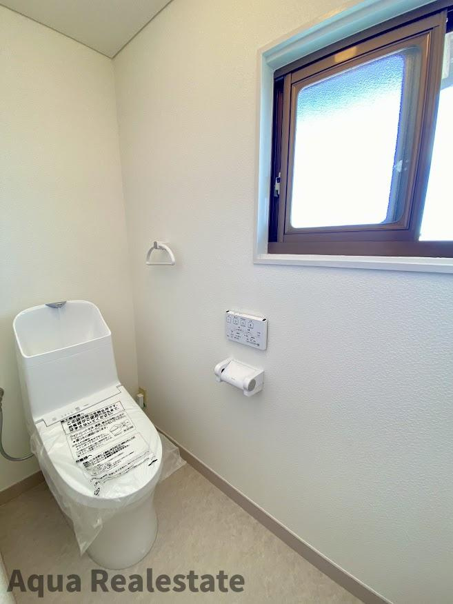 東かがわ市三本松　リノベ住宅のトイレ|落ち着いた色調のトイレです