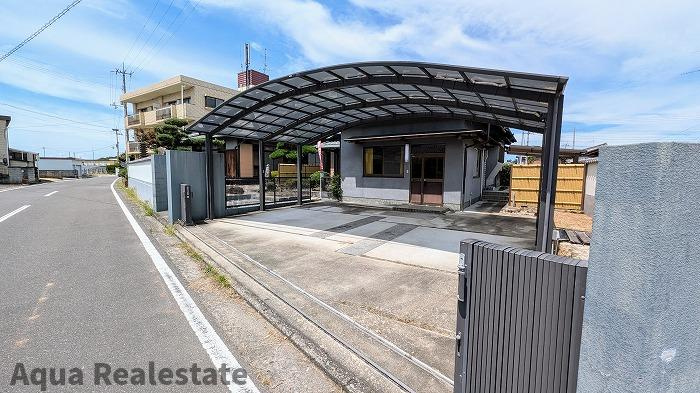 東かがわ市三本松　リノベ住宅の駐車場|駐車スペースもあります