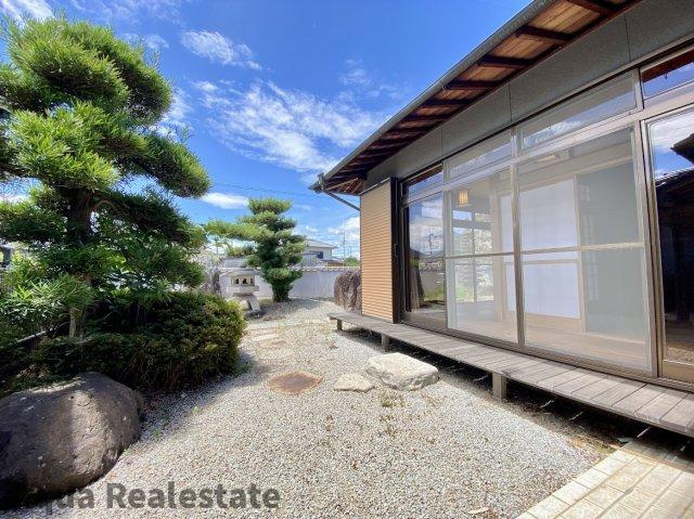 東かがわ市三本松　リノベ住宅の庭|お庭でゆったりと過ごせます