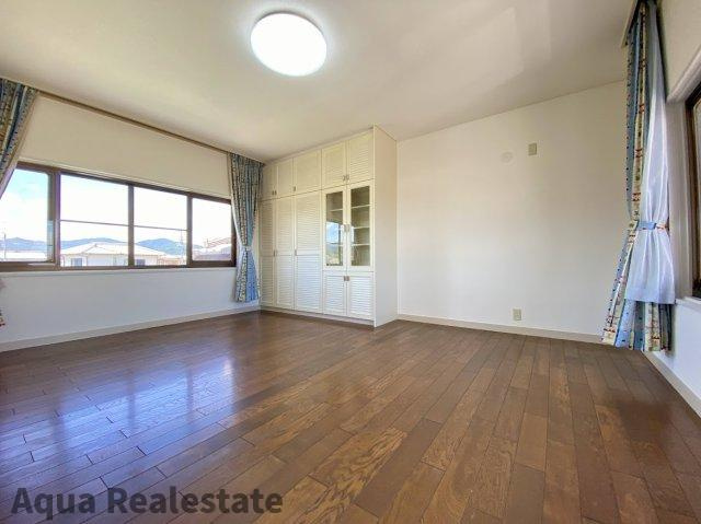 東かがわ市三本松　リノベ住宅の洋室|きれいな洋室です