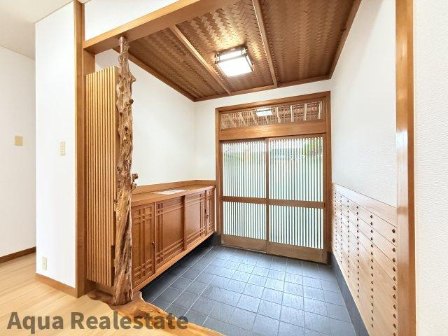 東かがわ市三本松　リノベ住宅の玄関|落ち着いた玄関です