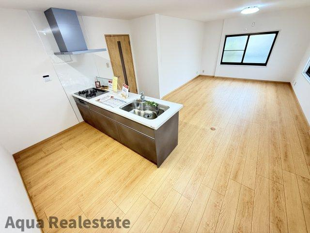 東かがわ市三本松　リノベ住宅の居間・リビング|こちらの居間で趣味の時間をお楽しみください