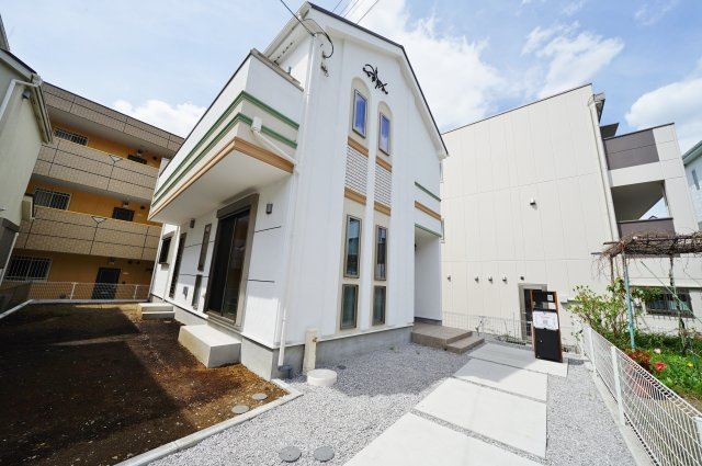 【横浜市旭区本宿町31-7新築戸建て】★仲介手数料無料★（本宿小学校・本宿中学校）の外観|旗竿地につき道路面より離れた落ち着いた立地です