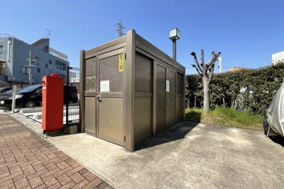 【その他共用部分】 | イーグルコート小野 | 【ゴミ収集場】敷地内にゴミ収集場があるのでゴミ捨てがラクラクです！