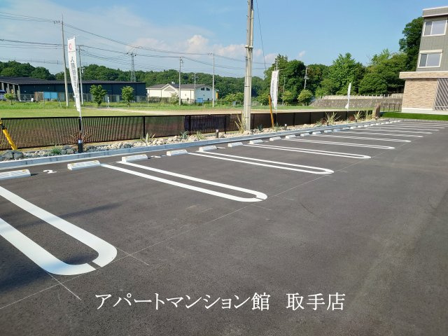 Lien KAISEI（リアン カイセイ）の駐車場