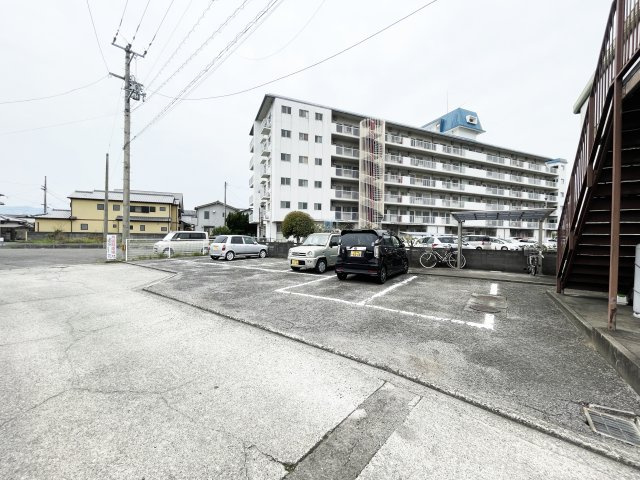 コーポ橋田の駐車場