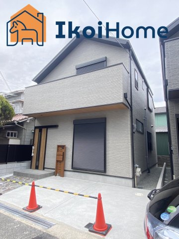 明石市朝霧町1丁目　新築戸建　A号地の外観|●資料・カタログのご請求無料●現地見学可能●敷地内には、お車を２台駐車することができます。玄関ドアはスライドタイプで珍しい形になっています。内装、外観ともにおしゃれな雰囲気があります。