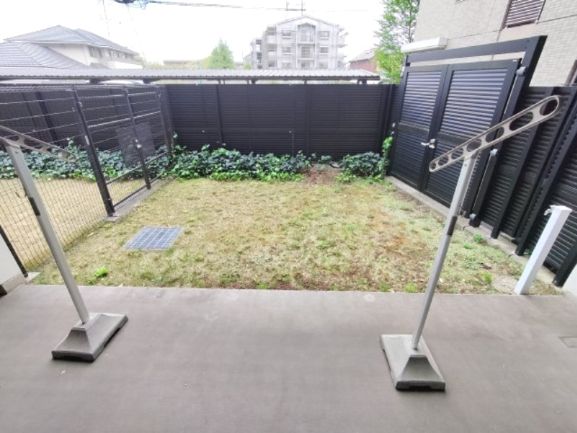 緑やお花に囲まれたガーデニングや家庭菜園、お子様も安心して遊べる専用庭付です。