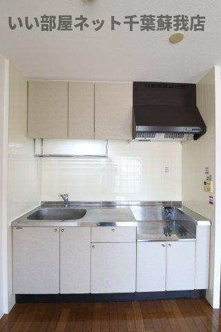 ハイツおゆみ野Ⅱのキッチン|収納スペースがあるので、散らかりやすいキッチンもスッキリ♪