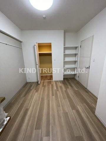 ポラリス松ヶ枝の洋室|明るい洋室です