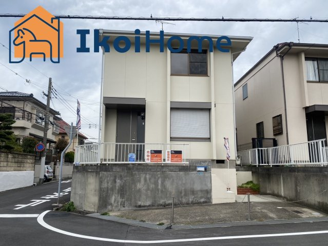 明石市松が丘5丁目　中古戸建　リフォ完の駐車場|～ご見学に関して～　平日や夜間でもご案内は可能です。お仕事の形態が多様化しておりますので、決まったお時間では中々身動きが取れないお客様も臨機応変に対応させて頂きます。