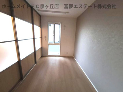 【洋室】 | raffinato(ラッフィナート)金剛 | リビングと洋室の間仕切りを閉めたとき