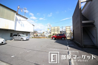 【駐車場】