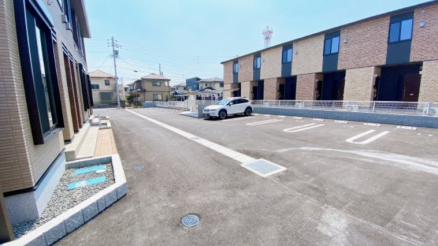 フェリーチェ東天王町Ⅱの駐車場