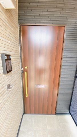 フェリーチェ東天王町Ⅱの玄関