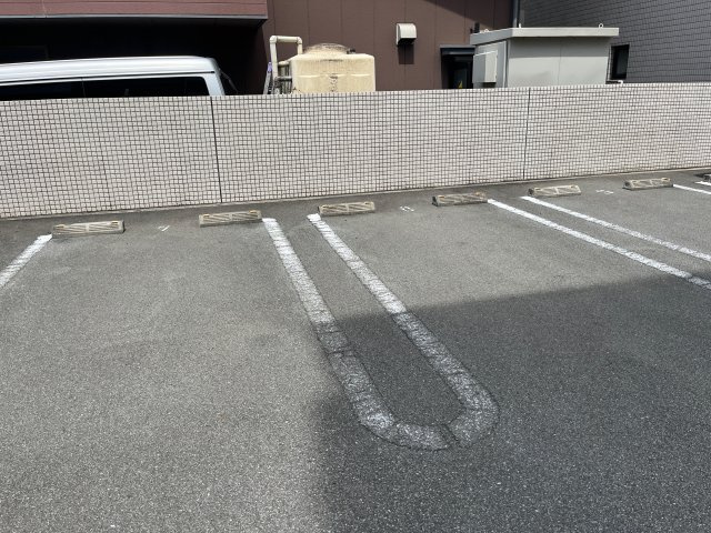 ポーシェガーデン２の駐車場