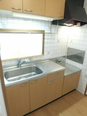 【キッチン】 | ポートヒルズ．ヴィラＡ | コンパクトなキッチンで掃除もラクラク