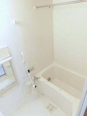 【浴室】 | ポートヒルズ．ヴィラＡ | 落ち着いた空間のお風呂です