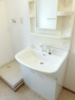 【洗面所】 | ポートヒルズ．ヴィラＡ | 明るい洗面所です