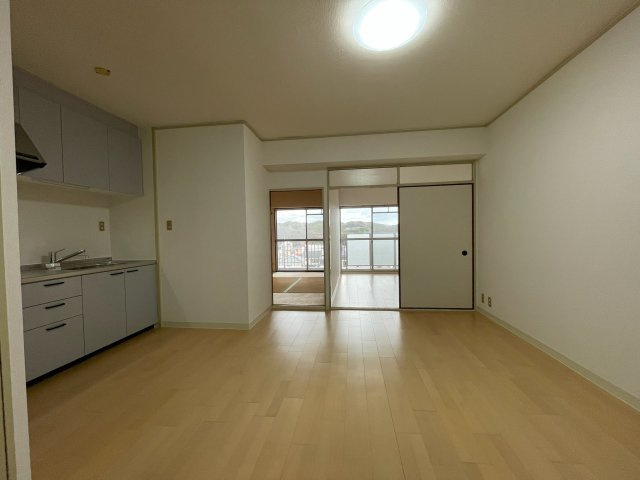 藤和明石公園ハイタウン1号棟の居間・リビング