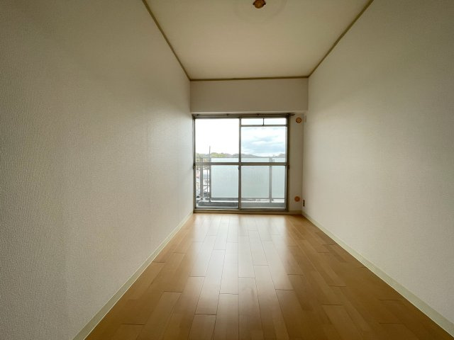 藤和明石公園ハイタウン1号棟の洋室