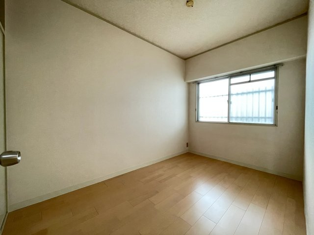 藤和明石公園ハイタウン1号棟の洋室