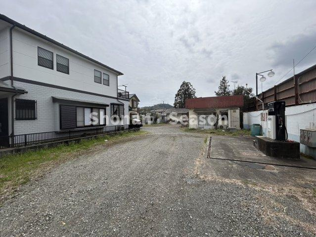 【現地画像あり！】秦野市渋沢　売地　234.99坪の前面道路含む現地写真|圧巻の土地230坪超えの「建築条件なし」置場や店舗・収益物件にもピッタリな好条件の売地です。秦野市エリアで土地をお探しなら、ぜひお見逃しなく♪
