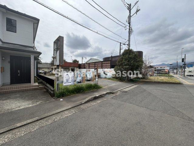 【前面道路含む現地写真】 | 現況：上物ありですが、更地渡しも可能です♪
建築プランや資金計画・ローンなど、どんな些細なご質問でもお気軽にお問合せ下さいね。

