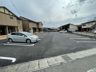 【駐車場】 | ドムスレジーナ　B