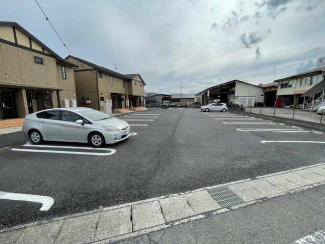 【駐車場】 | ドムスレジーナ　B