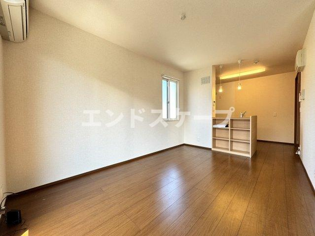 ドムスレジーナ　Ｂの居間・リビング|高崎、前橋、伊勢崎エリアのお部屋探しはエンドスケープまで！お客様の理想お聞かせ下さい♪