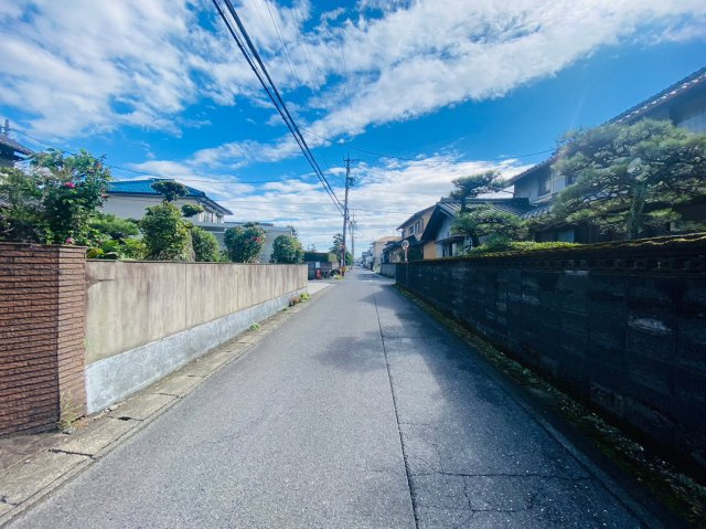 売土地　大垣市中野町5丁目　71.92坪の前面道路含む現地写真