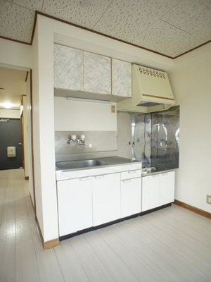 【キッチン】 | ヴィラ宝古木 | 便利な吊戸棚が付いています♪