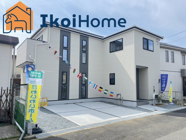 神戸市西区北山台　新築戸建の外観|敷地内にお車を3台駐車できます。裏庭も広々としておりバーベキューやお子様のプール遊びなどもできます。