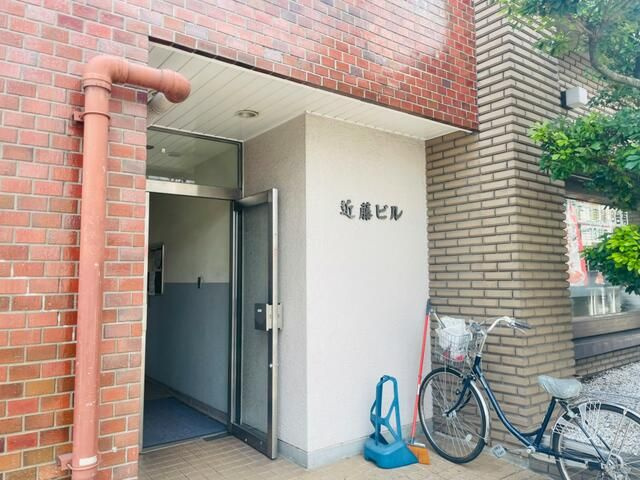近藤ビルのエントランス