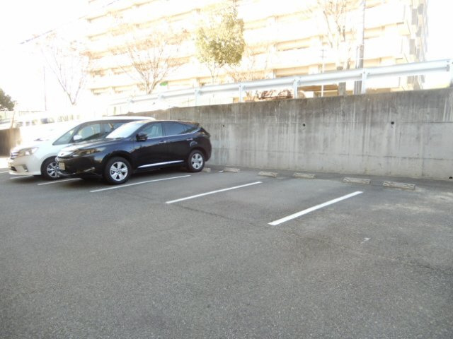 コンフォート西神戸の駐車場