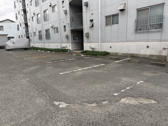 ローレルハイツ姫路天満の駐車場
