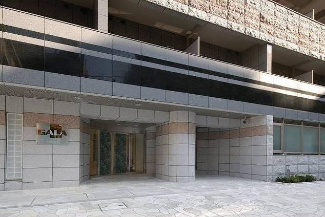 ガーラ・ステーション新宿御苑前のエントランス|ガーラ・ステーション新宿御苑前