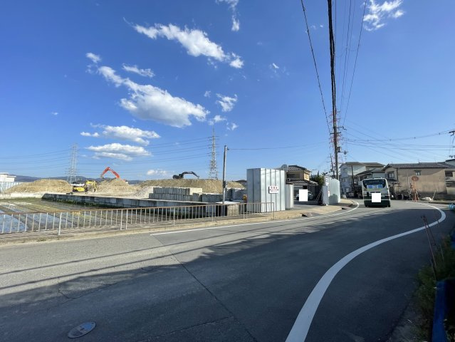 ◆資材置き場や駐車場に◆新名神高速「城陽IC」入口まで約１.６km(車で３分)◆城陽市水主森ノ東の前面道路含む現地写真