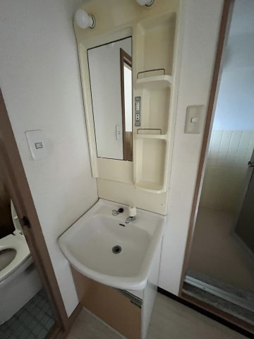土谷マンションの独立洗面台
