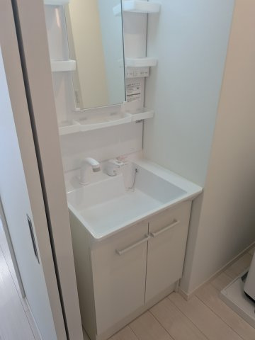 ドゥイエ桜畠の洗面所|（別部屋につき現況優先）