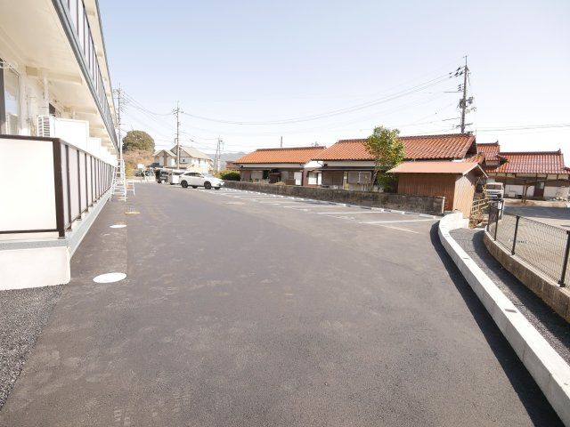 ドゥイエ桜畠の駐車場