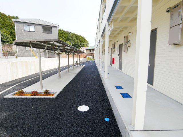 ドゥイエ桜畠のその他共用部分|屋根付きの駐輪場があります。