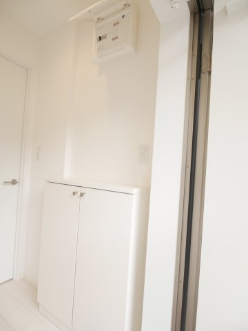 ドゥイエ桜畠の収納|玄関横にシューズボックスがあります。