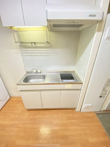 ディアス中塚のキッチン|写真は同タイプの別室写真です。実際の室内の状態や設備、眺望等は現況を優先とさせていただきます。