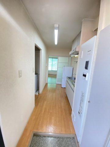 ディアス中塚の玄関|写真は同タイプの別室写真です。実際の室内の状態や設備、眺望等は現況を優先とさせていただきます。