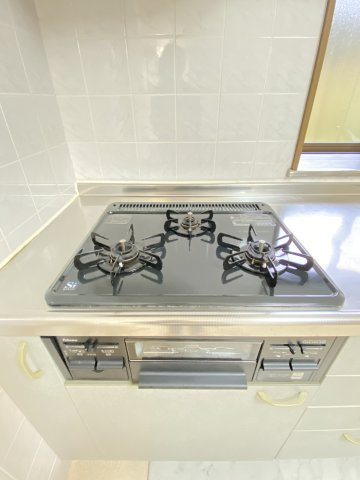 エトワール宮野のキッチン|システム３口ガスで料理がはかどります